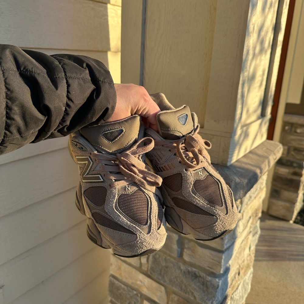 New Balance Taupe 9060’s
